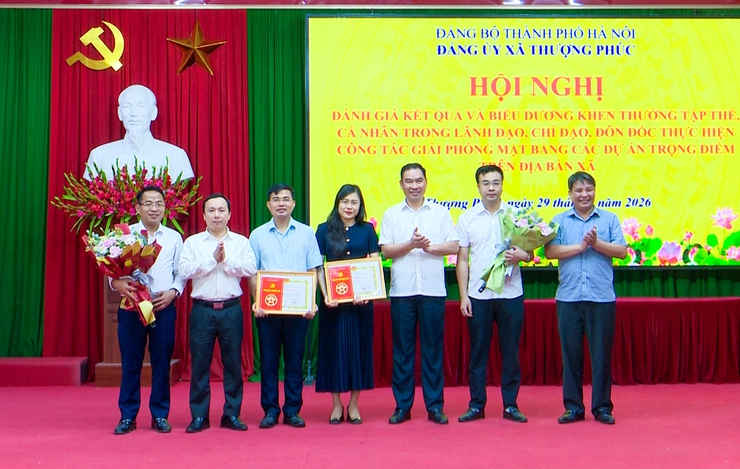 Đảng ủy xã Thượng Phúc biểu dương tập thể, cá nhân trong công tác giải phóng mặt bằng các dự án trọng điểm- Ảnh 2.