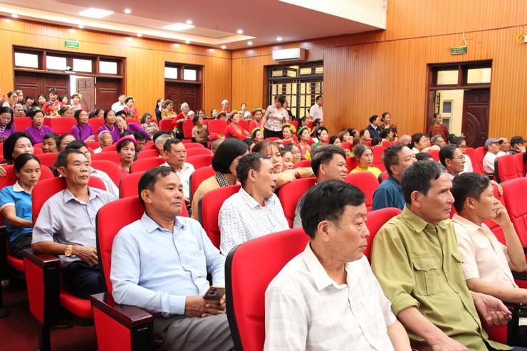 Liên hoan tiếng hát dân ca người cao tuổi xã Hòa Lạc - lan tỏa tinh thần “Sống vui, sống khỏe, sống có ích”- Ảnh 12.