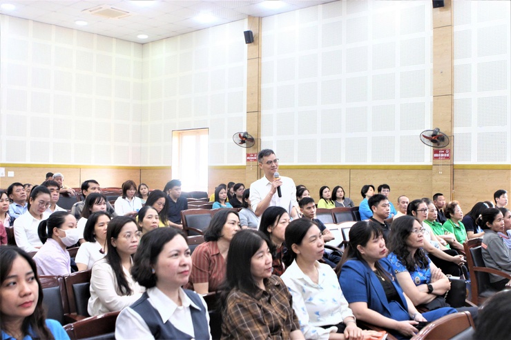 Long Biên quyết tâm xây dựng môi trường lao động an toàn, hiện đại, thích ứng, bền vững trong kỷ nguyên số- Ảnh 6.