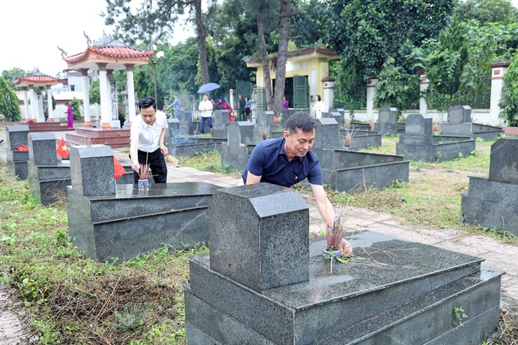 Xã Xuân Mai tổ chức Lễ dâng hương tưởng niệm các anh hùng liệt sĩ tại các nghĩa trang trên địa bàn nhân kỷ niệm 51 năm ngày Giải phóng miền Nam, thống nhất đất nước (30/04/1975-30/04/2026).- Ảnh 7.