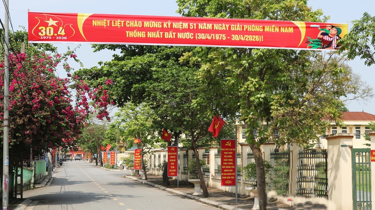 Xã Quảng Bị tăng cường trang trí tuyên truyền chào mừng chào mừng 51 năm Ngày Giải phóng miền Nam, thống nhất đất nước và 140 năm Ngày Quốc tế Lao động- Ảnh 6.