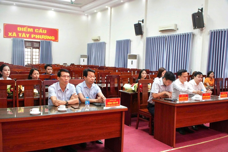 Tây Phương công bố quyết định tiếp nhận, bổ nhiệm viên chức trong lĩnh vực giáo dục- Ảnh 1.