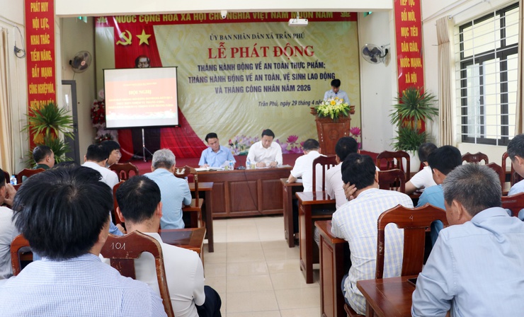 UBND xã Trần Phú tổ chức Hội nghị giao ban mở rộng nhằm đánh giá kết quả thực hiện nhiệm vụ tháng 4 và triển khai phương hướng, nhiệm vụ trọng tâm tháng 5/2026- Ảnh 1.
