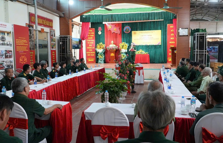 Hội Cựu chiến binh xã Chuyên Mỹ tổ chức Lễ dâng hương và chương trình “ hành trình về địa chỉ đỏ” tại Bảo tàng Chiến sỹ CM bị địch bắt tù đày- Ảnh 2.