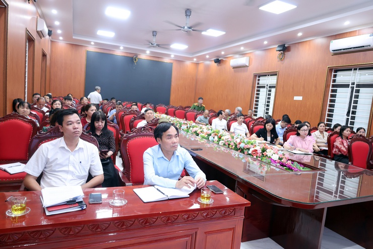 Xã Hòa Phú: Hội nghị phát động hưởng ứng Tháng hành động về An toàn thực phẩm, An toàn, vệ sinh lao động, Tháng Công nhân và hưởng ứng phong trào thi đua “Sáng – Xanh – Sạch – Đẹp”  năm 2026- Ảnh 1.