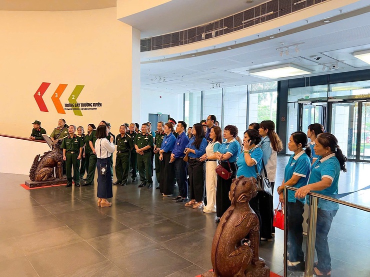 PHỤ NỮ NGỌC HỒI THAM QUAN  “ĐỊA CHỈ ĐỎ”  ÔN LẠI TRUYỀN THỐNG HÀO HÙNG DÂN TỘC- Ảnh 4.
