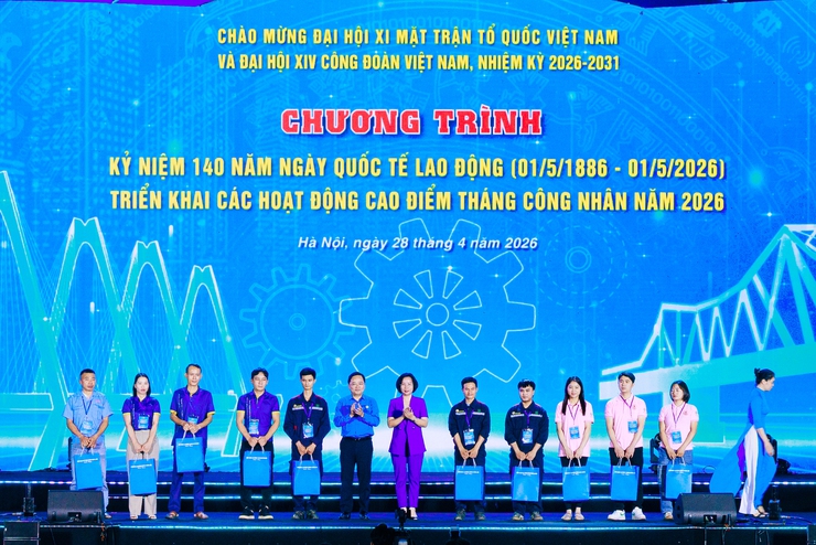 Chương trình nghệ thuật “Vang mãi bản trường ca Lao động” tại Công viên Hòa Bình- Ảnh 5.