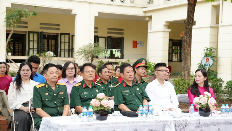 Hội Cựu chiến binh phường Yên Nghĩa đẩy mạnh giáo dục truyền thống trong trường học nhân dịp kỷ niệm các ngày lễ lớn của đất nước
- Ảnh 1.