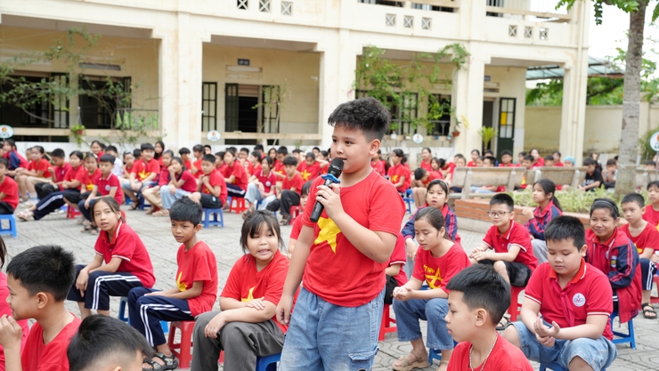 Hội Cựu chiến binh phường Yên Nghĩa đẩy mạnh giáo dục truyền thống trong trường học nhân dịp kỷ niệm các ngày lễ lớn của đất nước
- Ảnh 4.