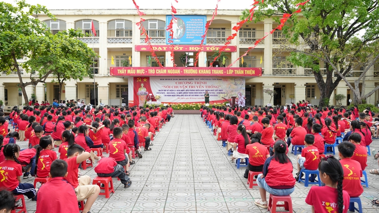 Hội Cựu chiến binh phường Yên Nghĩa đẩy mạnh giáo dục truyền thống trong trường học nhân dịp kỷ niệm các ngày lễ lớn của đất nước
- Ảnh 6.