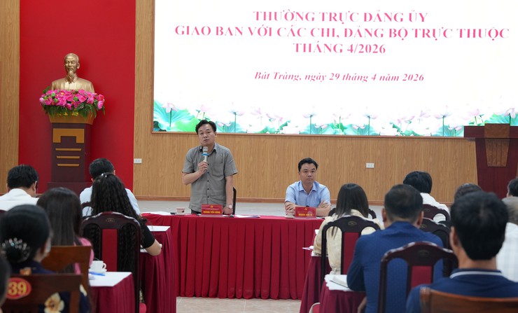 Đảng ủy xã Bát Tràng giao ban với các chi, đảng bộ trực thuộc: Nhiều chỉ tiêu đạt kết quả tích cực trong tháng 4/2026- Ảnh 5.