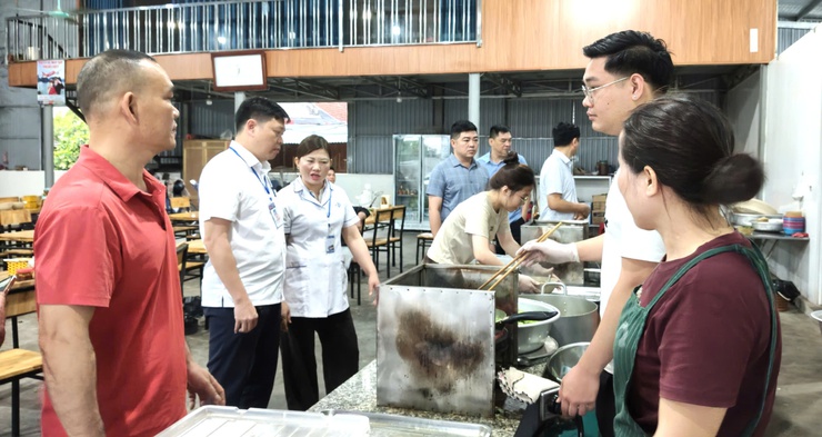 Đoài Phương tăng cường kiểm tra ATTP trong Tháng hành động năm 2026- Ảnh 1.