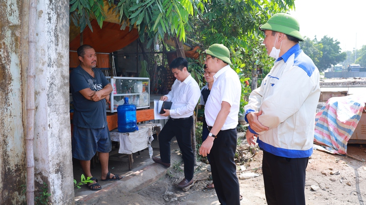 Đồng chí Chủ tịch UBND Xã Suối Hai kiểm tra các điểm sạt lở, hộ dân bị tốc mái sau mưa bão

- Ảnh 4.