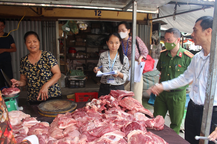 Tăng cường công tác Kiểm tra An toàn thực phẩm tại các chợ dân sinh trên địa bàn xã Phú Xuyên.- Ảnh 5.