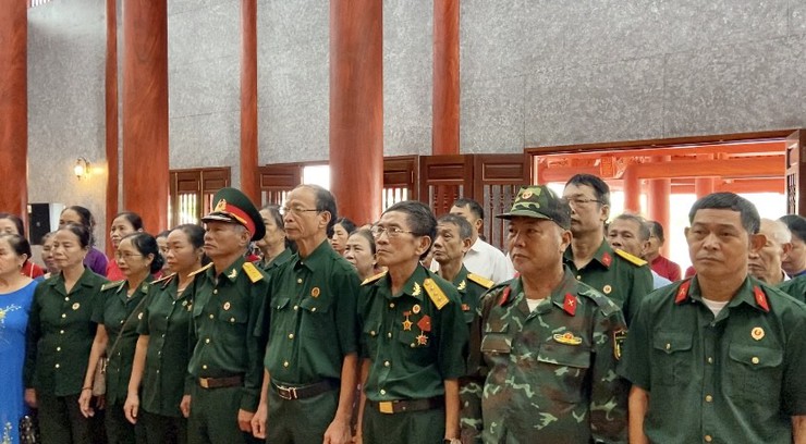 Phúc Thọ: Lan tỏa giá trị "địa chỉ đỏ" từ hoạt động dâng hương tri ân tại Đền thờ các Anh hùng Liệt sỹ dịp 30/4 – 1/5- Ảnh 6.