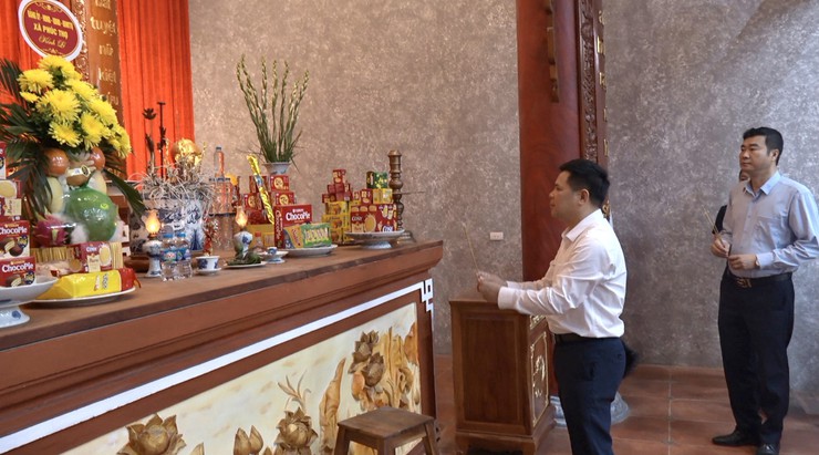 Phúc Thọ: Lan tỏa giá trị "địa chỉ đỏ" từ hoạt động dâng hương tri ân tại Đền thờ các Anh hùng Liệt sỹ dịp 30/4 – 1/5- Ảnh 3.