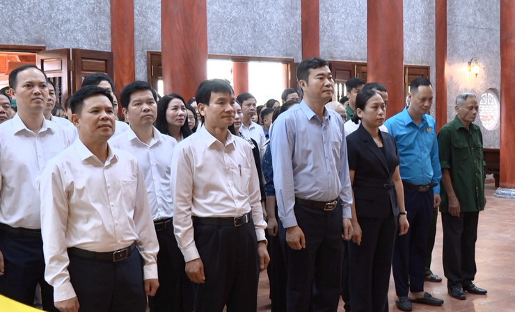 Phúc Thọ: Lan tỏa giá trị "địa chỉ đỏ" từ hoạt động dâng hương tri ân tại Đền thờ các Anh hùng Liệt sỹ dịp 30/4 – 1/5- Ảnh 2.
