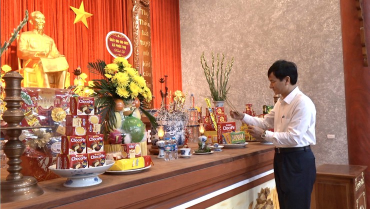 Phúc Thọ: Lan tỏa giá trị "địa chỉ đỏ" từ hoạt động dâng hương tri ân tại Đền thờ các Anh hùng Liệt sỹ dịp 30/4 – 1/5- Ảnh 1.