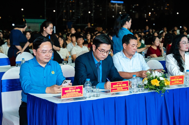 Chương trình nghệ thuật “Vang mãi bản trường ca Lao động” tại Công viên Hòa Bình- Ảnh 1.