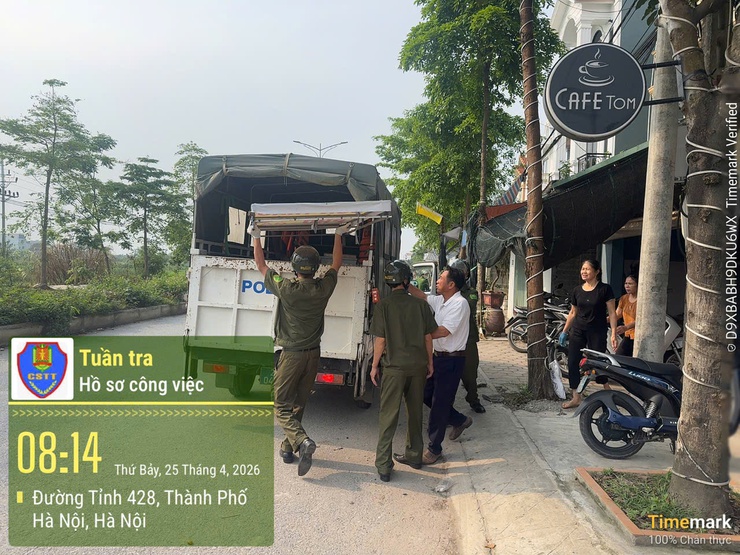Công an xã Đại Xuyên siết chặt trật tự đô thị, bảo đảm an toàn giao thông dịp cao điểm 30/4 – 1/5- Ảnh 4.