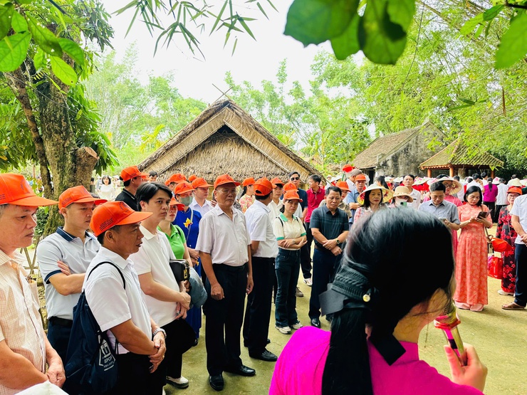 
Xã Hòa Xá tổ chức chuyến tham quan, học tập kinh nghiệm tại Nghệ An- Ảnh 4.