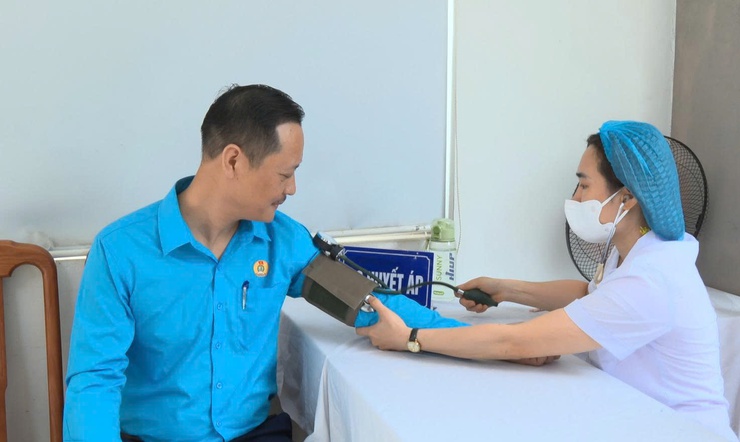 Phúc Thọ: Tổ chức khám sức khỏe miễn phí cho 320 đoàn viên, người lao động hưởng ứng Tháng hành động về An toàn, vệ sinh lao động- Ảnh 3.