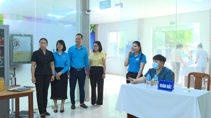 Phúc Thọ: Tổ chức khám sức khỏe miễn phí cho 320 đoàn viên, người lao động hưởng ứng Tháng hành động về An toàn, vệ sinh lao động- Ảnh 2.