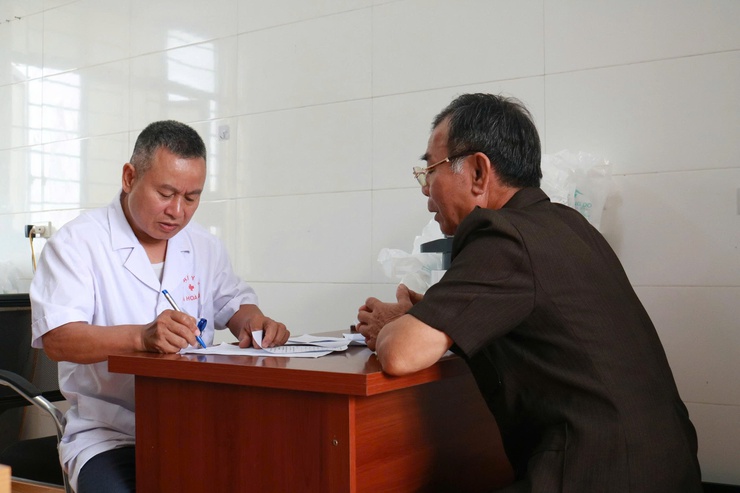 Trạm y tế xã Hoà Phú: Khám sức khỏe cho người cao tuổi các thôn trên địa bàn xã

- Ảnh 4.