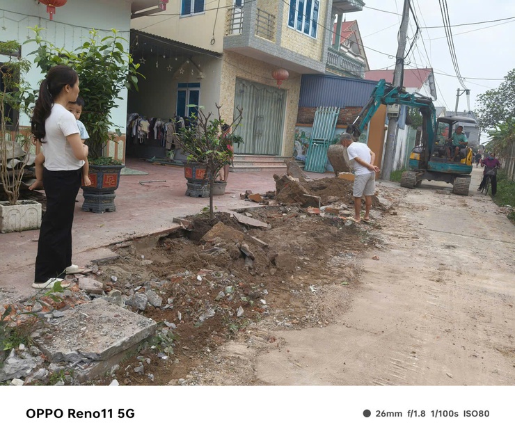 THÔN CỘNG HÒA ĐẨY MẠNH PHONG TRÀO HIẾN ĐẤT MỞ ĐƯỜNG – LAN TỎA TINH THẦN VÌ CỘNG ĐỒNG- Ảnh 2.