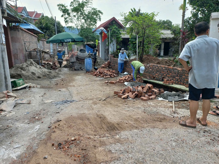 THÔN CỘNG HÒA ĐẨY MẠNH PHONG TRÀO HIẾN ĐẤT MỞ ĐƯỜNG – LAN TỎA TINH THẦN VÌ CỘNG ĐỒNG- Ảnh 4.