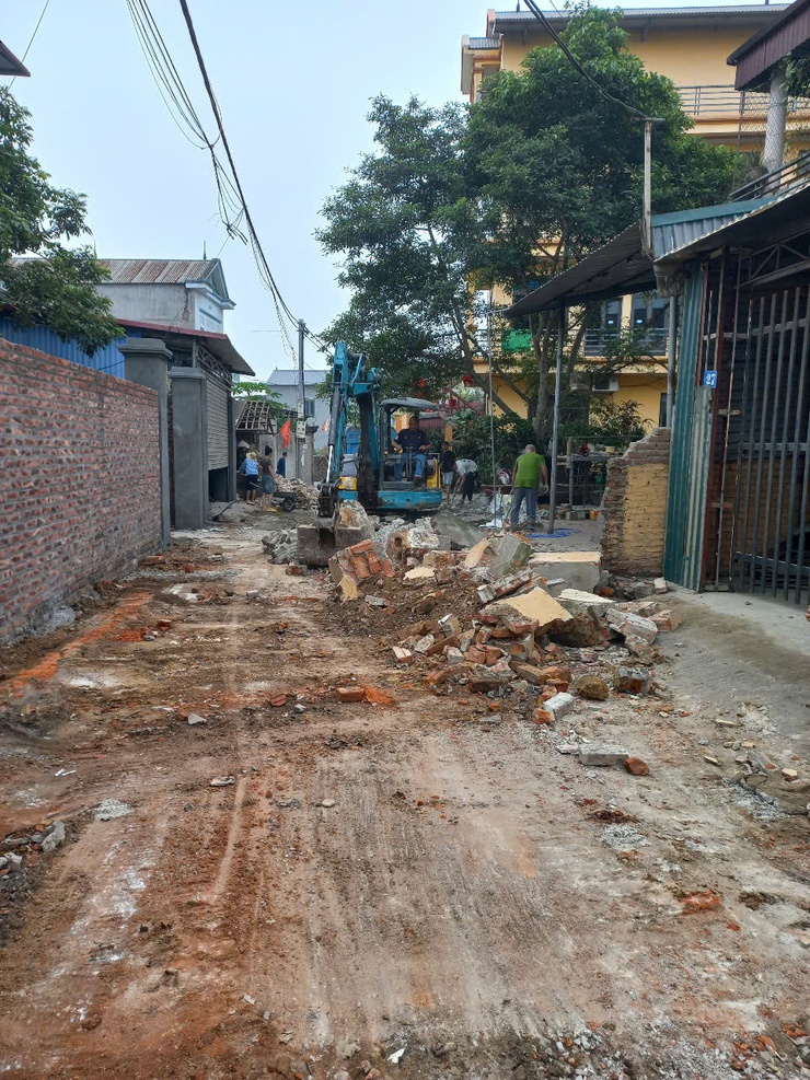 THÔN CỘNG HÒA ĐẨY MẠNH PHONG TRÀO HIẾN ĐẤT MỞ ĐƯỜNG – LAN TỎA TINH THẦN VÌ CỘNG ĐỒNG- Ảnh 9.
