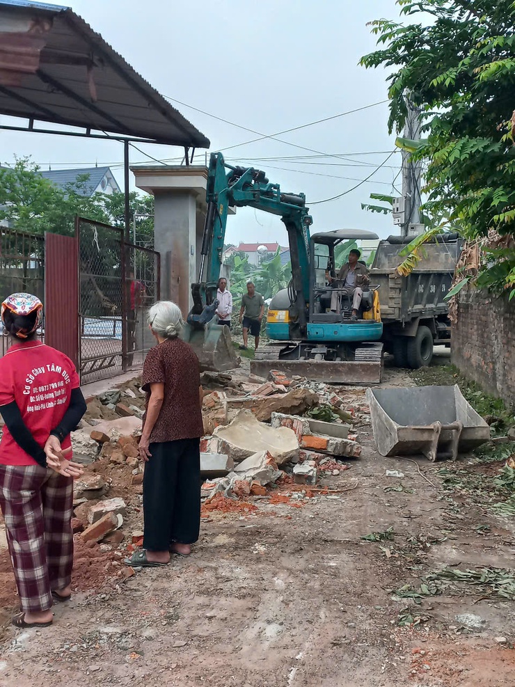 THÔN CỘNG HÒA ĐẨY MẠNH PHONG TRÀO HIẾN ĐẤT MỞ ĐƯỜNG – LAN TỎA TINH THẦN VÌ CỘNG ĐỒNG- Ảnh 10.