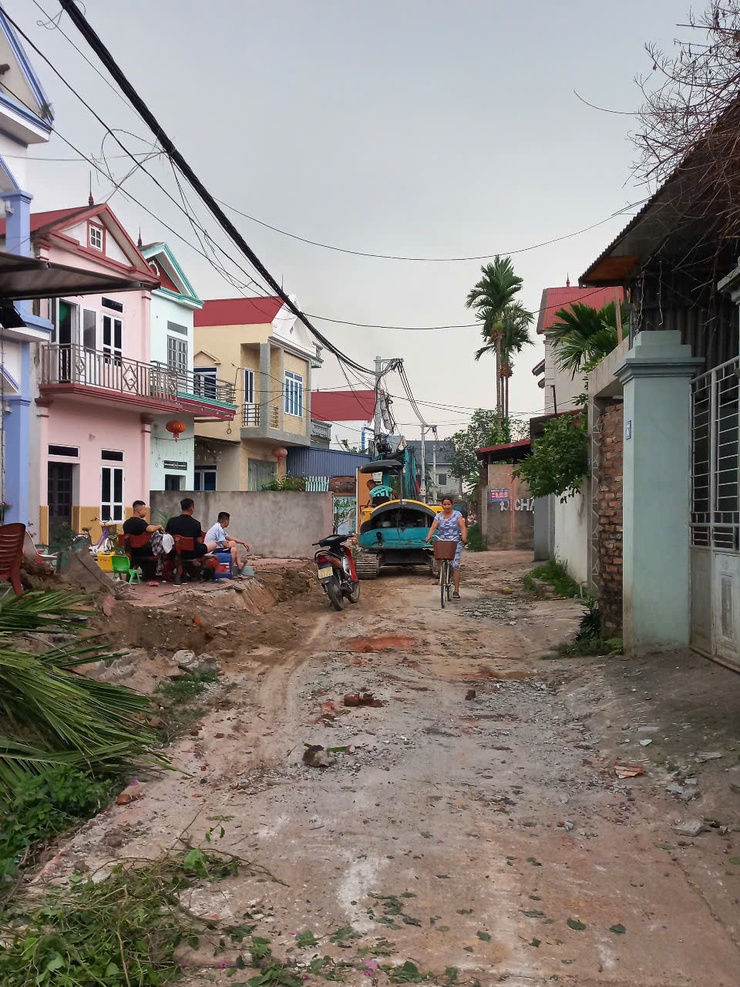 THÔN CỘNG HÒA ĐẨY MẠNH PHONG TRÀO HIẾN ĐẤT MỞ ĐƯỜNG – LAN TỎA TINH THẦN VÌ CỘNG ĐỒNG- Ảnh 5.