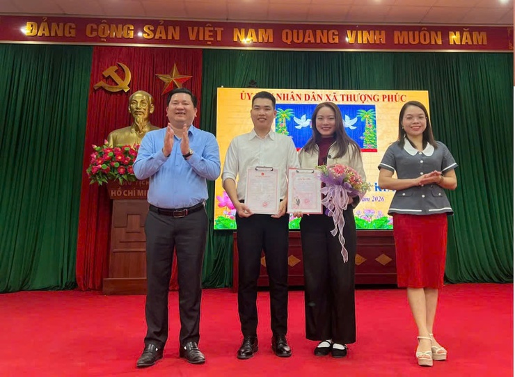 UBND xã Thượng Phúc trao Giấy chứng nhận kết hôn cho 8 cặp đôi đủ điều kiện theo quy định của pháp luật- Ảnh 8.