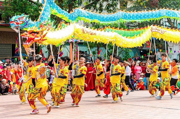  LỄ HỘI TRUYỀN THỐNG TRÊN ĐỊA BÀN XÃ DÂN HÒA: HỘI TỤ KÝ ỨC CỘNG ĐỒNG - VÀ KHÁT VỌNG GÌN GIỮ DI SẢN QUÊ HƯƠNG- Ảnh 12.