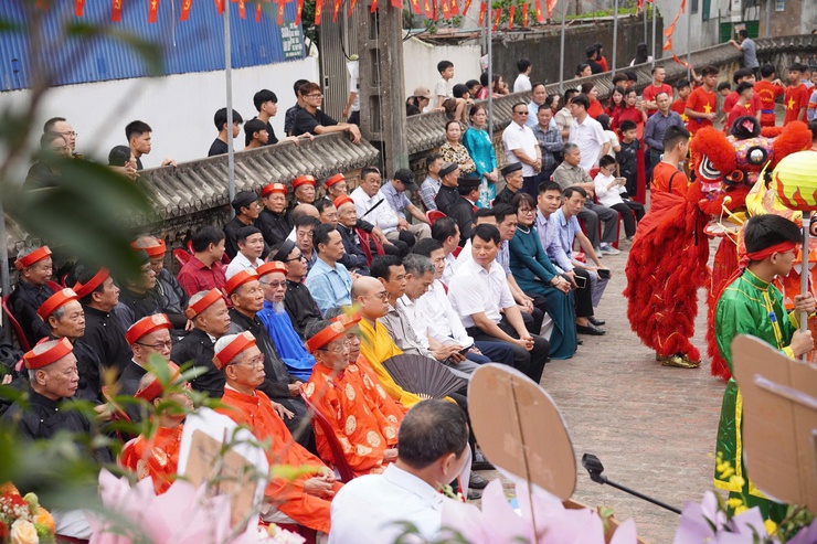  LỄ HỘI TRUYỀN THỐNG TRÊN ĐỊA BÀN XÃ DÂN HÒA: HỘI TỤ KÝ ỨC CỘNG ĐỒNG - VÀ KHÁT VỌNG GÌN GIỮ DI SẢN QUÊ HƯƠNG- Ảnh 11.
