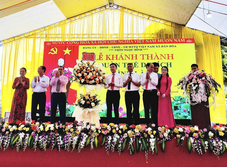  LỄ HỘI TRUYỀN THỐNG TRÊN ĐỊA BÀN XÃ DÂN HÒA: HỘI TỤ KÝ ỨC CỘNG ĐỒNG - VÀ KHÁT VỌNG GÌN GIỮ DI SẢN QUÊ HƯƠNG- Ảnh 5.