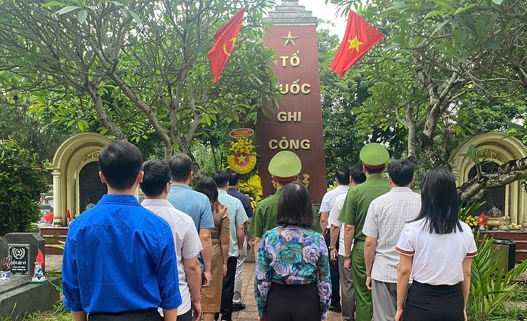 Xã Xuân Mai tổ chức Lễ dâng hương tưởng niệm các anh hùng liệt sĩ tại các nghĩa trang trên địa bàn nhân kỷ niệm 51 năm ngày Giải phóng miền Nam, thống nhất đất nước (30/04/1975-30/04/2026).- Ảnh 25.