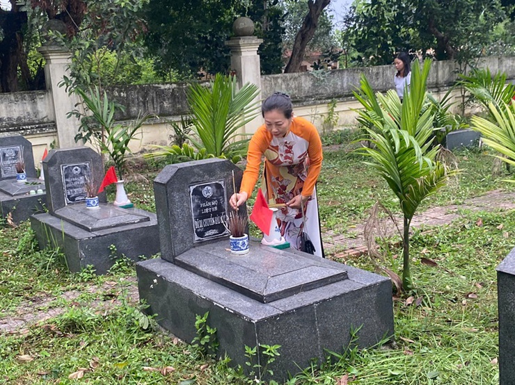 Xã Xuân Mai tổ chức Lễ dâng hương tưởng niệm các anh hùng liệt sĩ tại các nghĩa trang trên địa bàn nhân kỷ niệm 51 năm ngày Giải phóng miền Nam, thống nhất đất nước (30/04/1975-30/04/2026).- Ảnh 27.