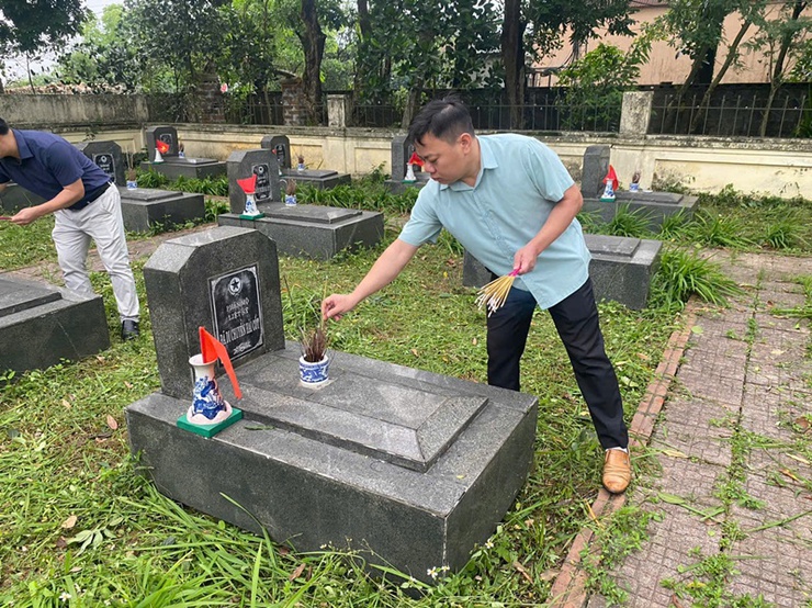 Xã Xuân Mai tổ chức Lễ dâng hương tưởng niệm các anh hùng liệt sĩ tại các nghĩa trang trên địa bàn nhân kỷ niệm 51 năm ngày Giải phóng miền Nam, thống nhất đất nước (30/04/1975-30/04/2026).- Ảnh 30.