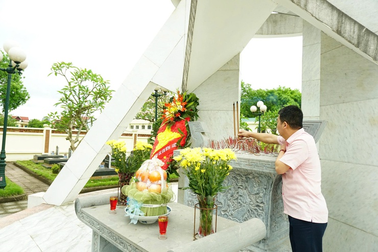 Xã Hòa Phú: Lễ viếng Nghĩa trang Liệt sĩ nhân kỷ niệm 51 năm Ngày Giải phóng miền Nam, thống nhất đất nước (30/4/1975 – 30/4/2026)- Ảnh 3.