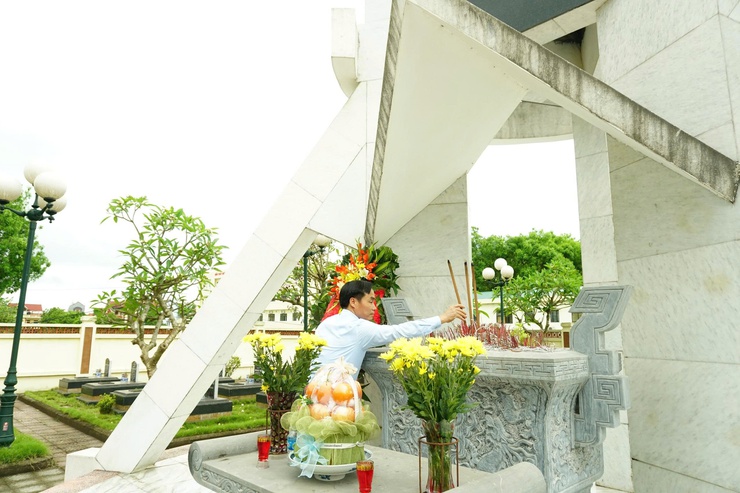 Xã Hòa Phú: Lễ viếng Nghĩa trang Liệt sĩ nhân kỷ niệm 51 năm Ngày Giải phóng miền Nam, thống nhất đất nước (30/4/1975 – 30/4/2026)- Ảnh 4.