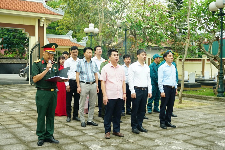 Xã Hòa Phú: Lễ viếng Nghĩa trang Liệt sĩ nhân kỷ niệm 51 năm Ngày Giải phóng miền Nam, thống nhất đất nước (30/4/1975 – 30/4/2026)- Ảnh 1.