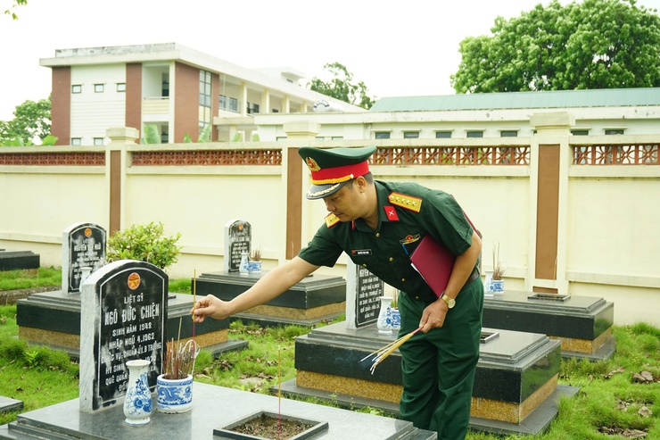 Xã Hòa Phú: Lễ viếng Nghĩa trang Liệt sĩ nhân kỷ niệm 51 năm Ngày Giải phóng miền Nam, thống nhất đất nước (30/4/1975 – 30/4/2026)- Ảnh 8.