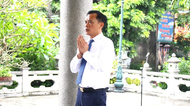 Phường Chương Mỹ dâng hương tại Nghĩa trang Liệt sĩ phường nhân kỷ niệm 51 năm Ngày Giải phóng miền Nam, thống nhất đất nước 30/4/1975 - 30/4/2026- Ảnh 3.