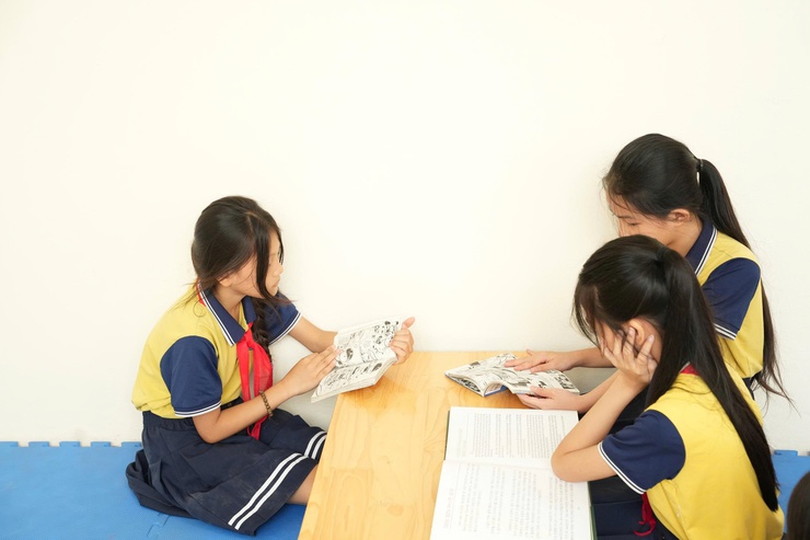 TRUNG TÂM DỊCH VỤ TỔNG HỢP XÃ HƯNG ĐẠO MỞ CỬA THƯ VIỆN PHỤC VỤ BẠN ĐỌC HƯỞNG ỨNG NGÀY SÁCH VÀ VĂN HÓA ĐỌC VIỆT NAM- Ảnh 2.