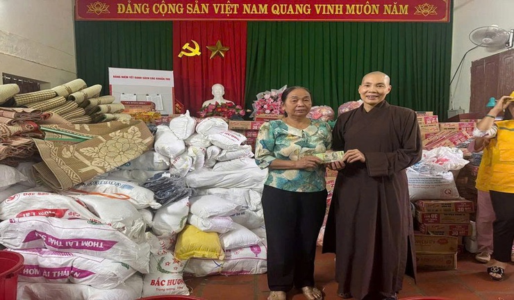 Gương người tốt việc tốt "Tấm gương sáng trong thiện nguyện"
Thầy Thích Đàm Lâm trụ trì tại Chùa Am Sáo Thôn Yên Nội - Hưng Đạo - Hà Nội- Ảnh 3.