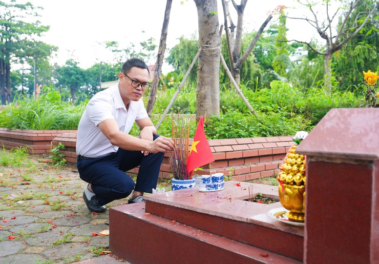 Các đồng chí lãnh đạo xã Quốc Oai thăm viếng Nghĩa trang Liệt sĩ nhân dịp kỷ niệm 51 năm Ngày giải phóng miền Nam thống nhất đất nước- Ảnh 26.