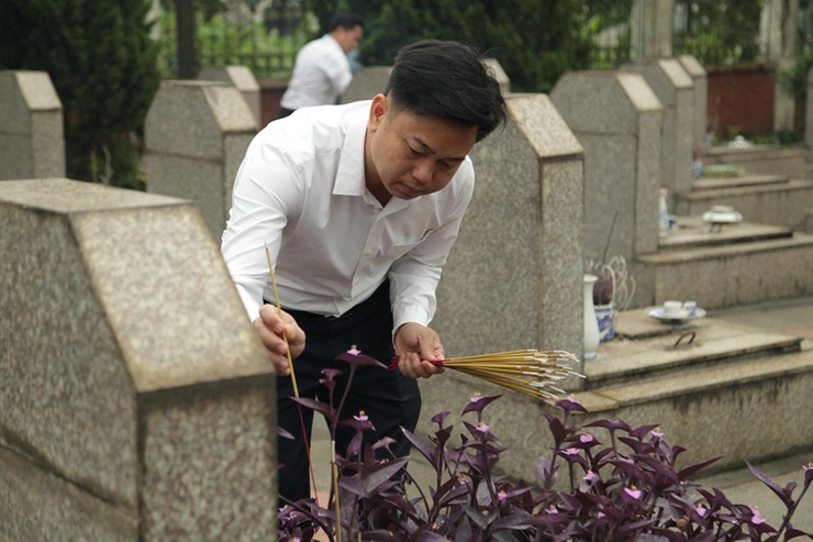 Xã Xuân Mai tổ chức Lễ dâng hương tưởng niệm các anh hùng liệt sĩ tại các nghĩa trang trên địa bàn nhân kỷ niệm 51 năm ngày Giải phóng miền Nam, thống nhất đất nước (30/04/1975-30/04/2026).- Ảnh 13.