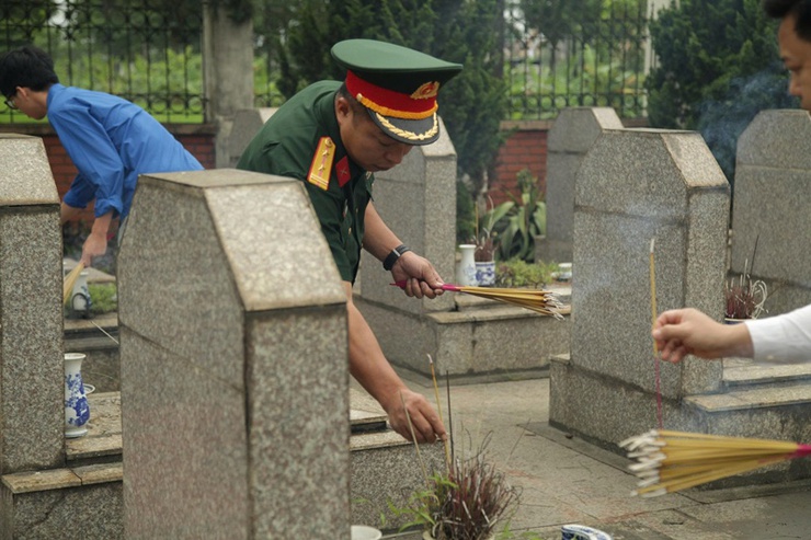 Xã Xuân Mai tổ chức Lễ dâng hương tưởng niệm các anh hùng liệt sĩ tại các nghĩa trang trên địa bàn nhân kỷ niệm 51 năm ngày Giải phóng miền Nam, thống nhất đất nước (30/04/1975-30/04/2026).- Ảnh 14.